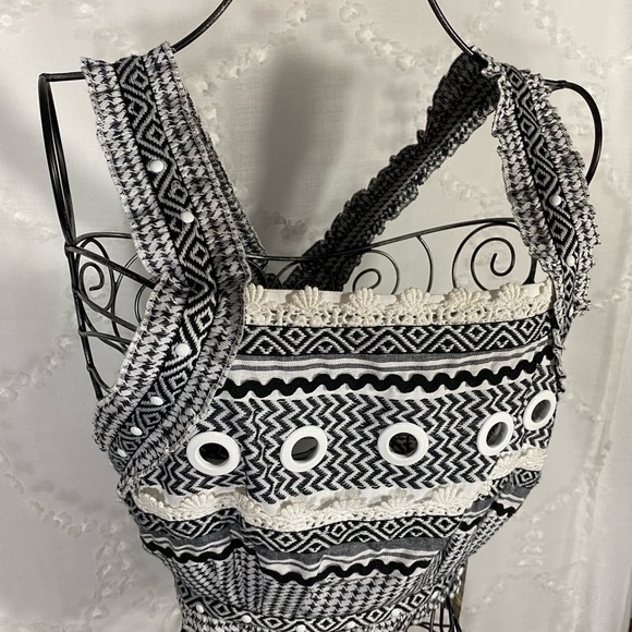 NWT Chelsea & violet black & white crop top size M - Picture 7 of 9